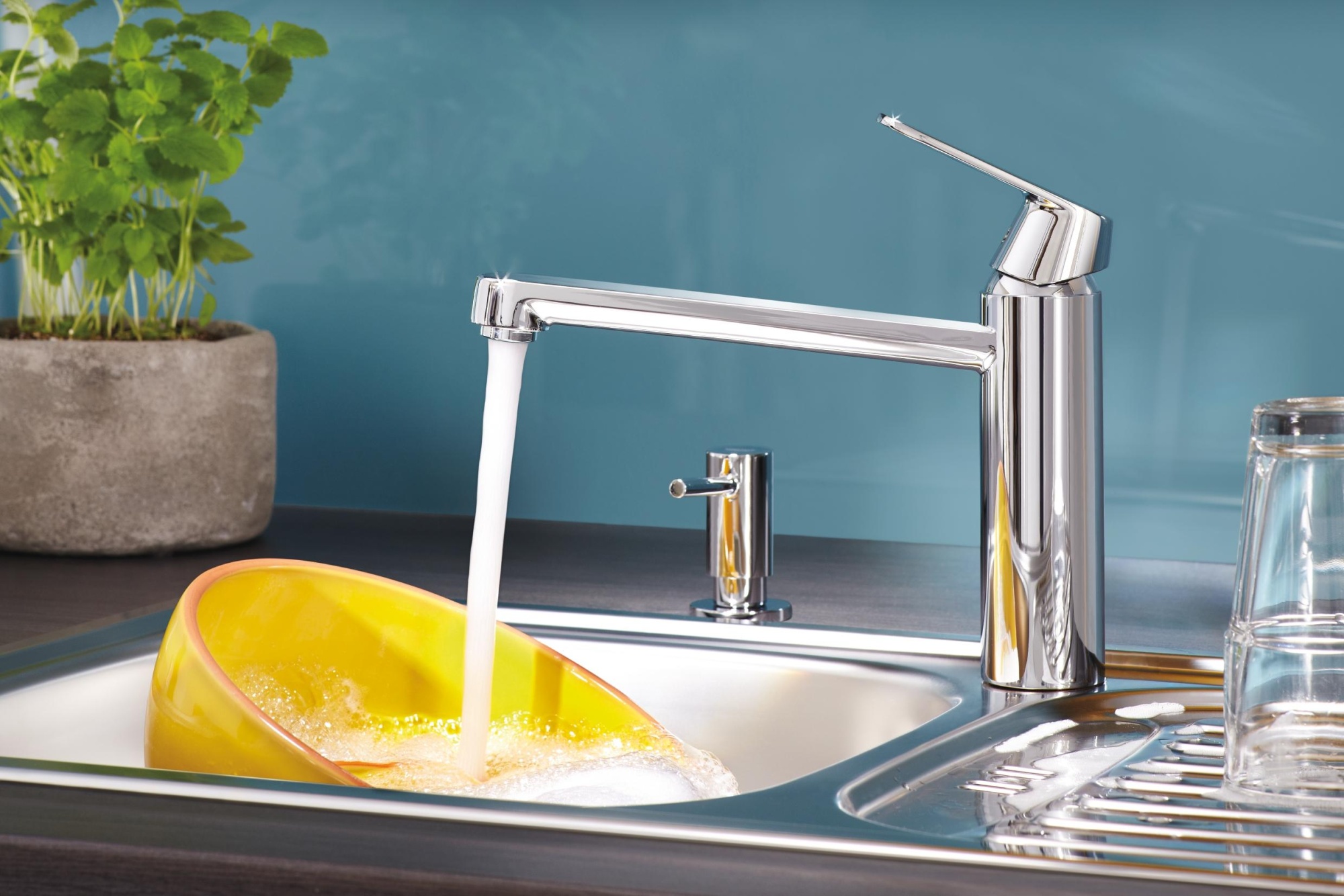 Смеситель Grohe Eurosmart Cosmopolitan 30193000 для кухни