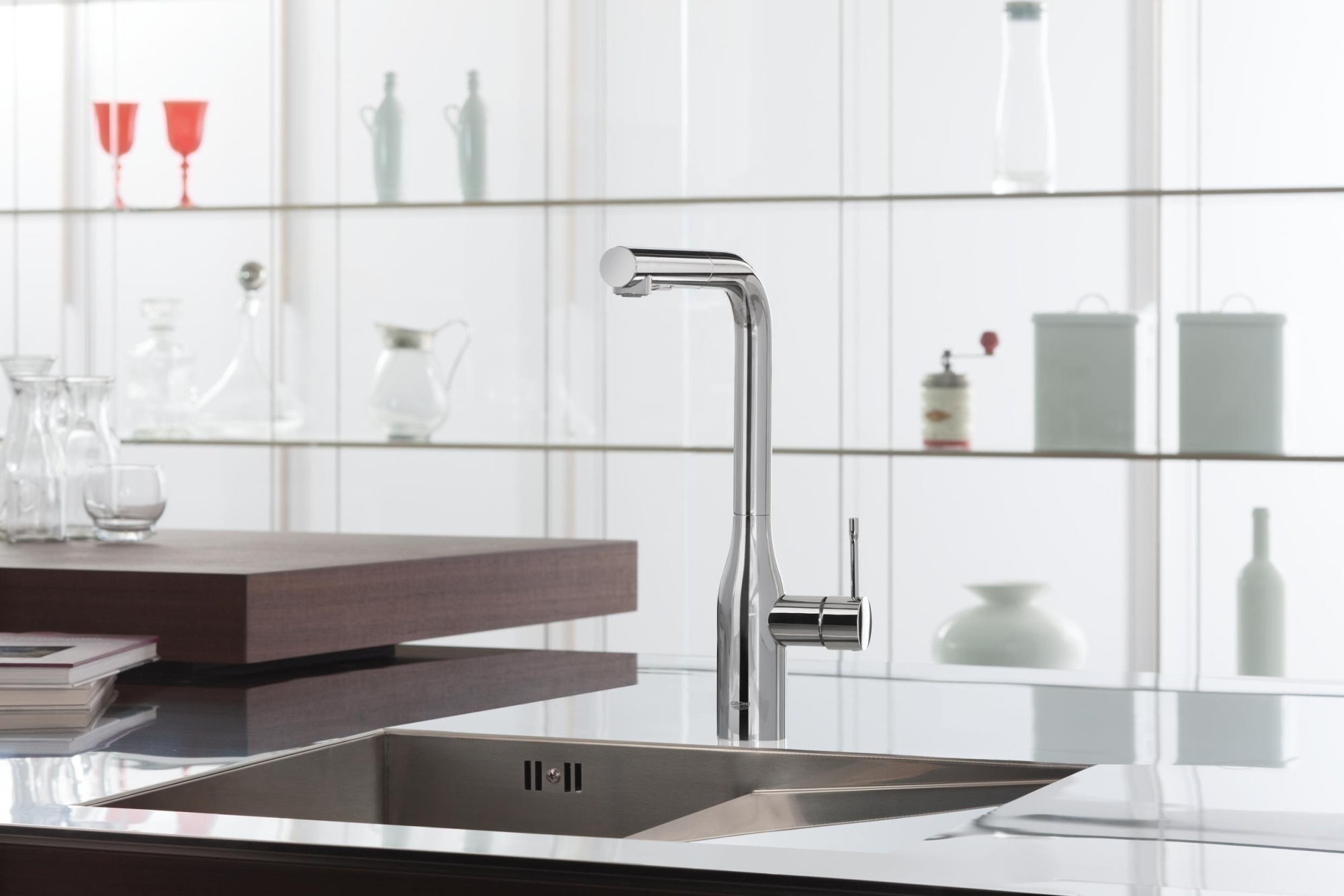 Смеситель Grohe Essence 30270000 для кухни